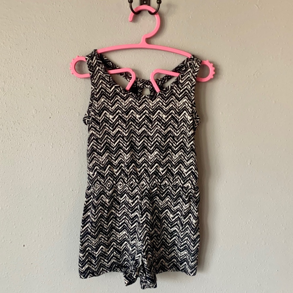 Patterned Romper - Picture 3 of 5